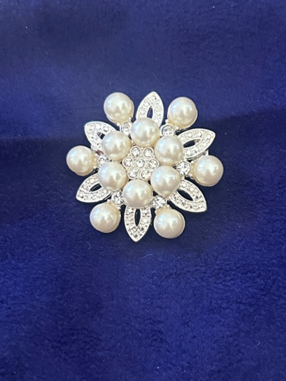 Vintage Pearl and Crystal Floral Brooch Pin - White Pearls on Silver